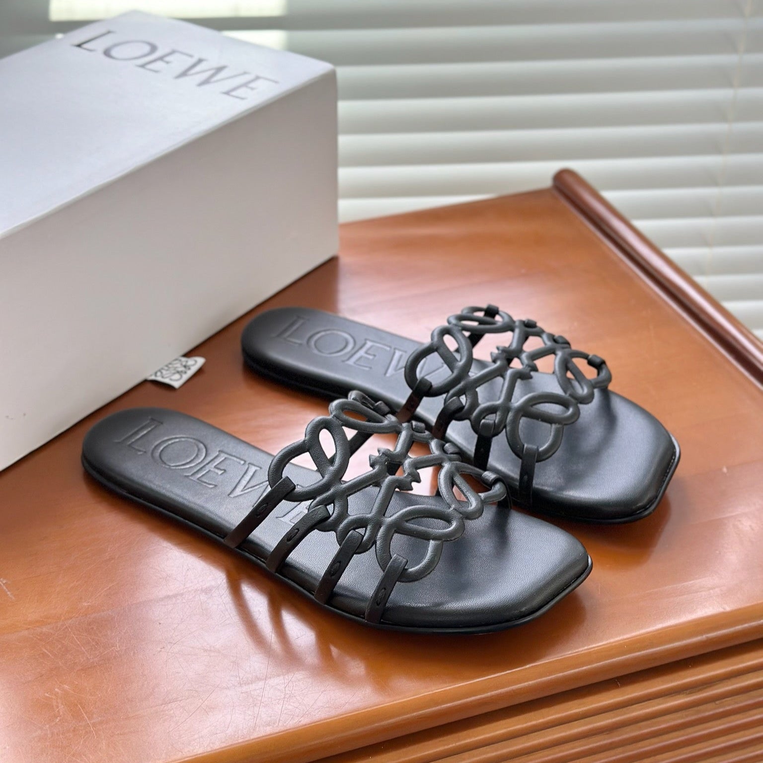 LOEWE - Petal Anagram slide in soft calfskin Noire - Image 6