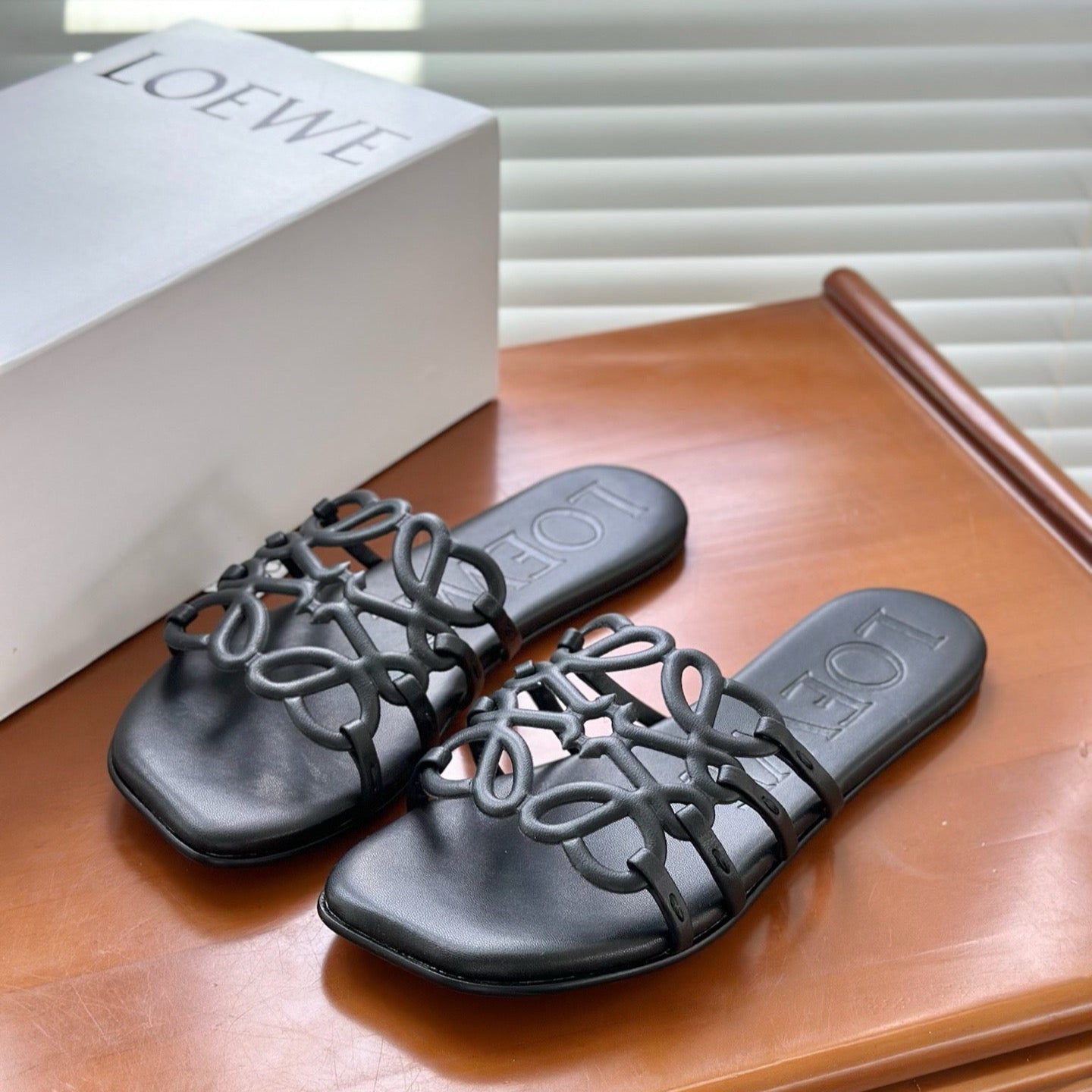 LOEWE - Petal Anagram slide in soft calfskin Noire - Image 9