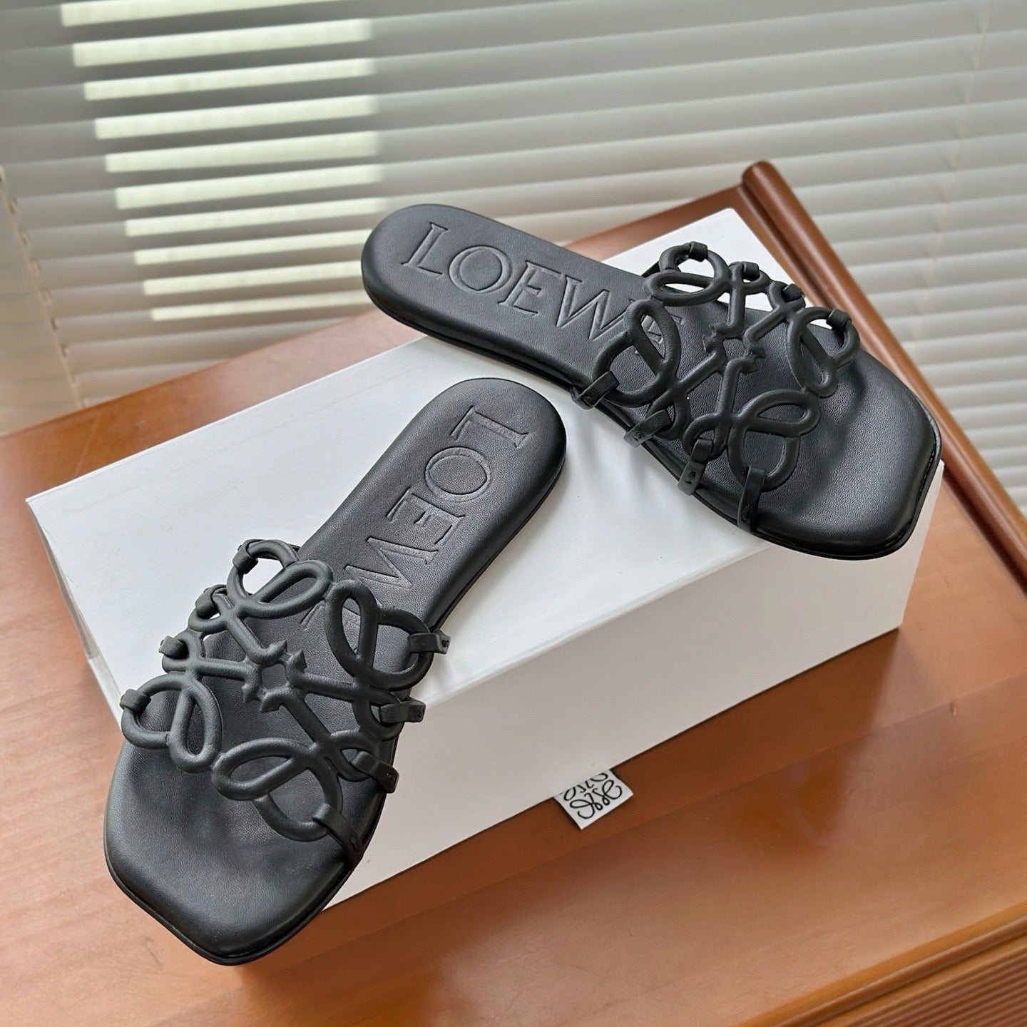 LOEWE - Petal Anagram slide in soft calfskin Noire - Image 7