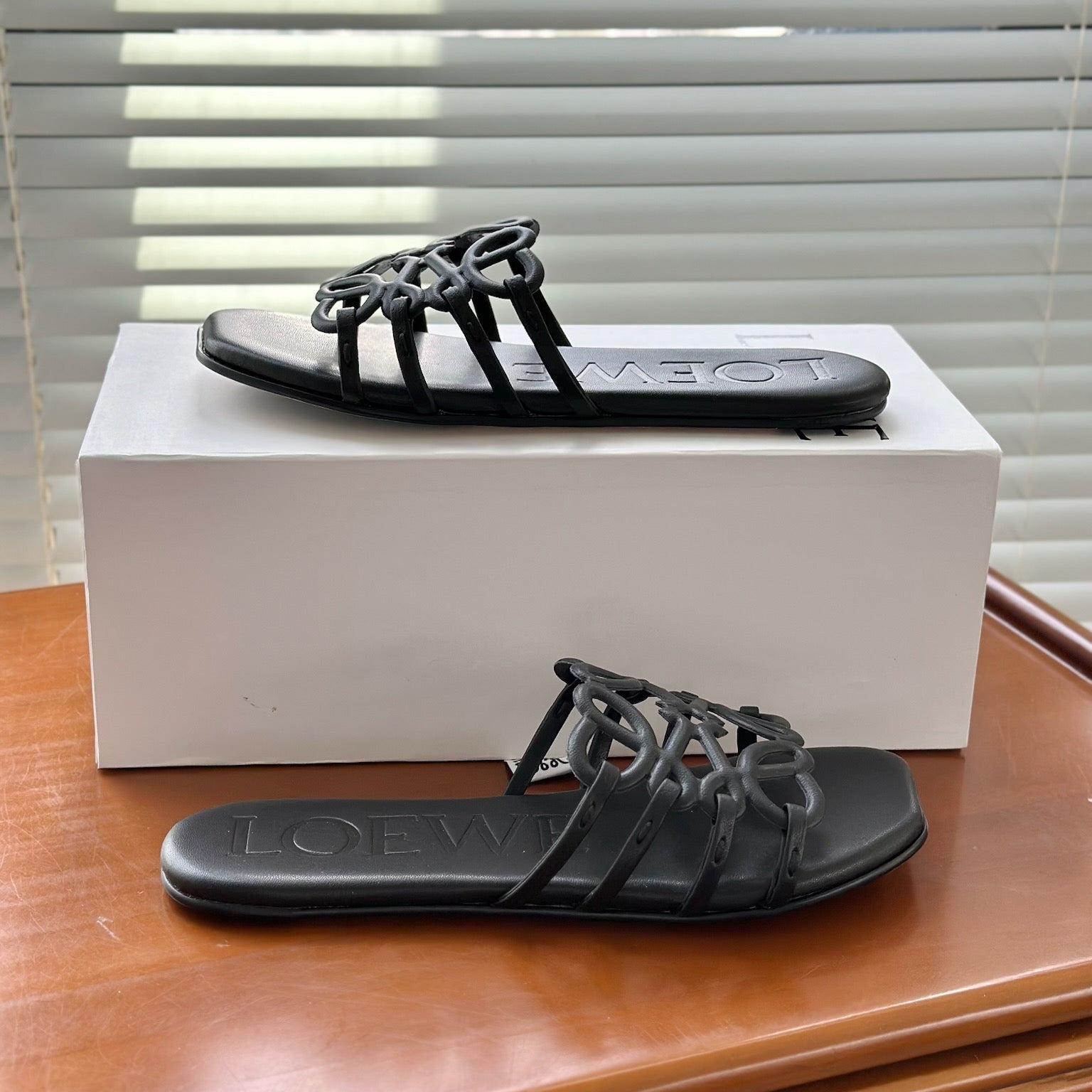 LOEWE - Petal Anagram slide in soft calfskin Noire - Image 3