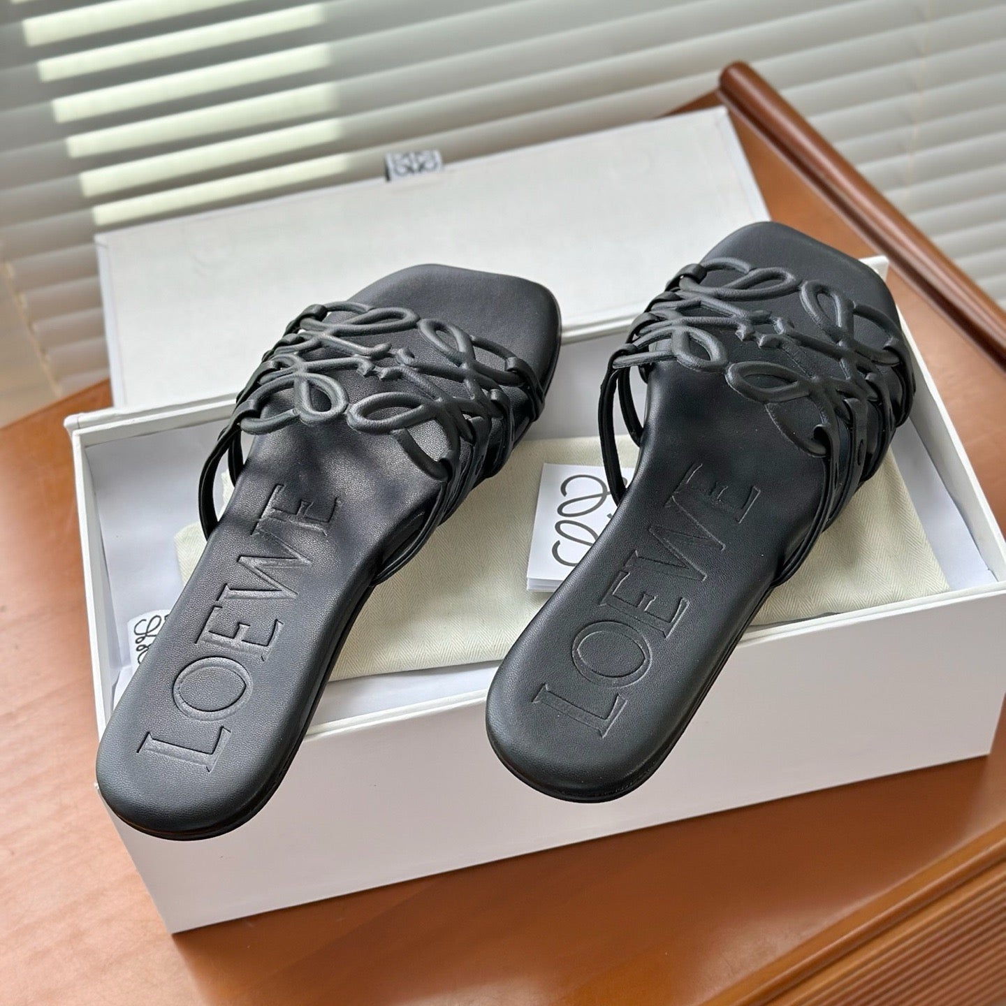 LOEWE - Petal Anagram slide in soft calfskin Noire - Image 8