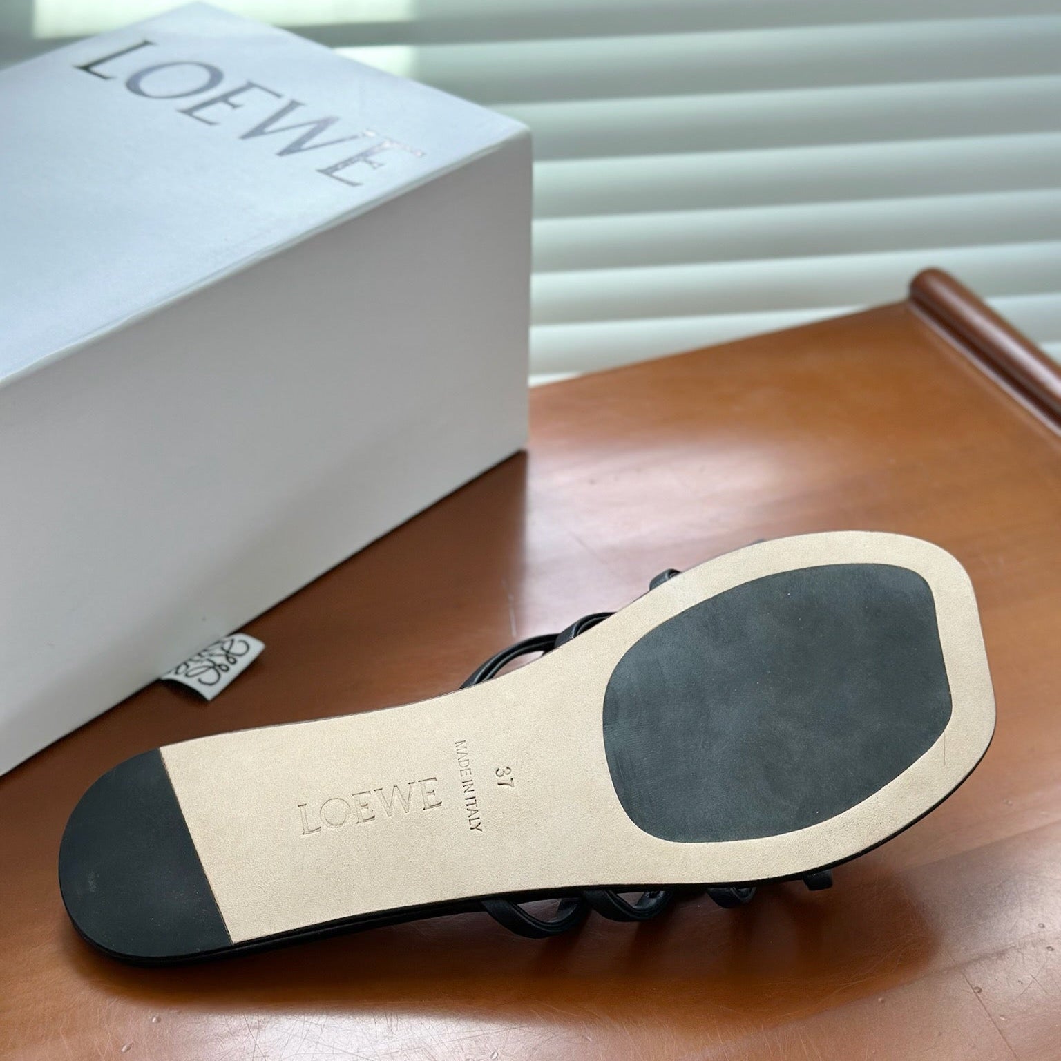 LOEWE - Petal Anagram slide in soft calfskin Noire - Image 5