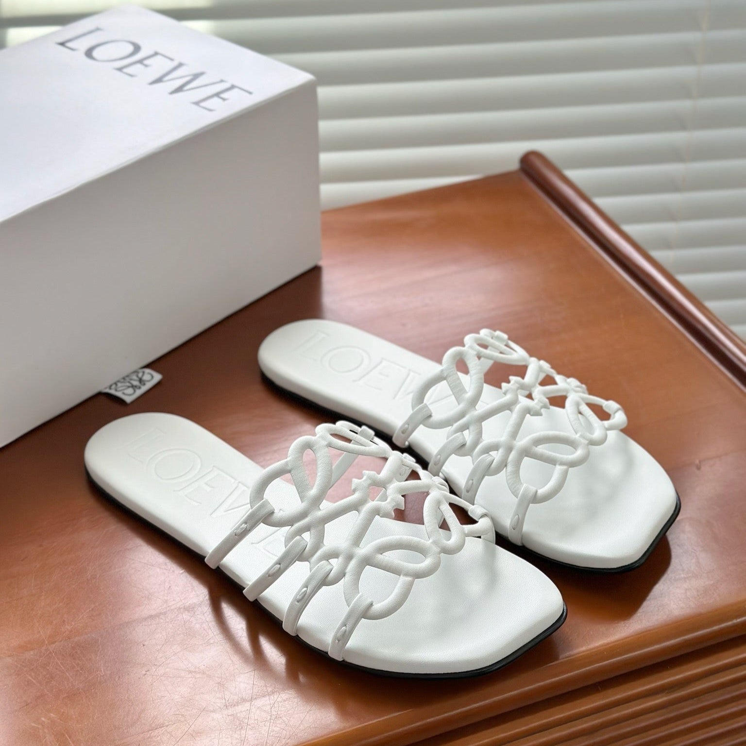 LOEWE - Petal Anagram slide in soft calfskin Blanc - Image 6