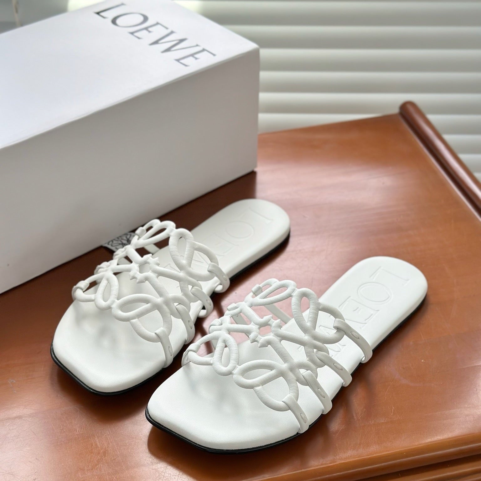 LOEWE - Petal Anagram slide in soft calfskin Blanc - Image 2