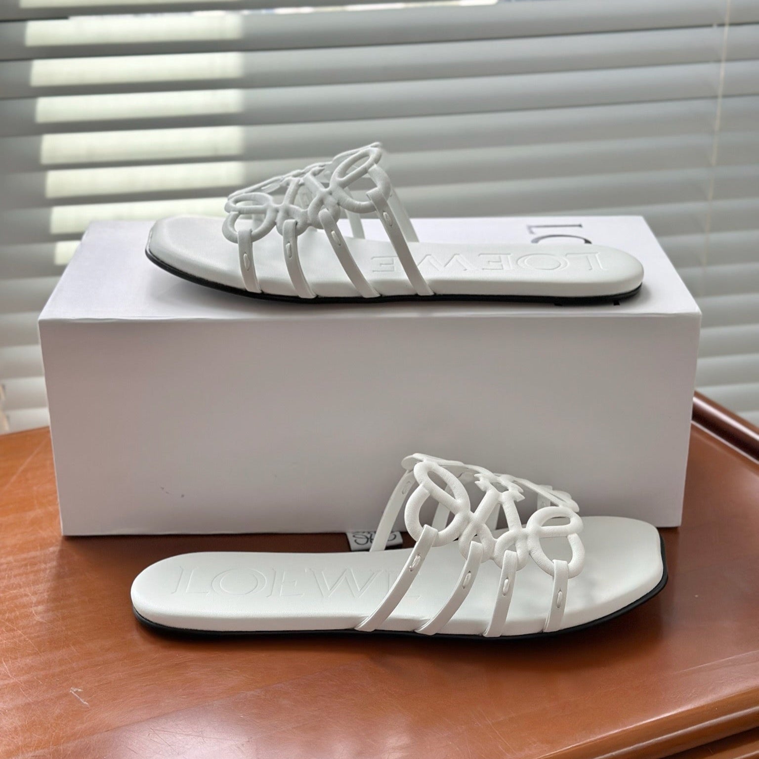 LOEWE - Petal Anagram slide in soft calfskin Blanc - Image 3