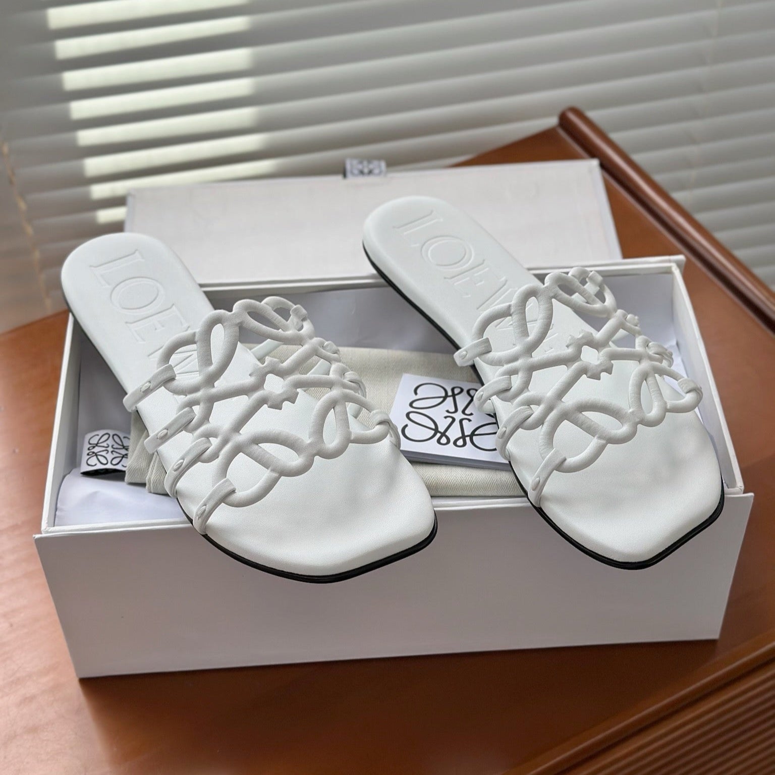 LOEWE - Petal Anagram slide in soft calfskin Blanc - Image 7