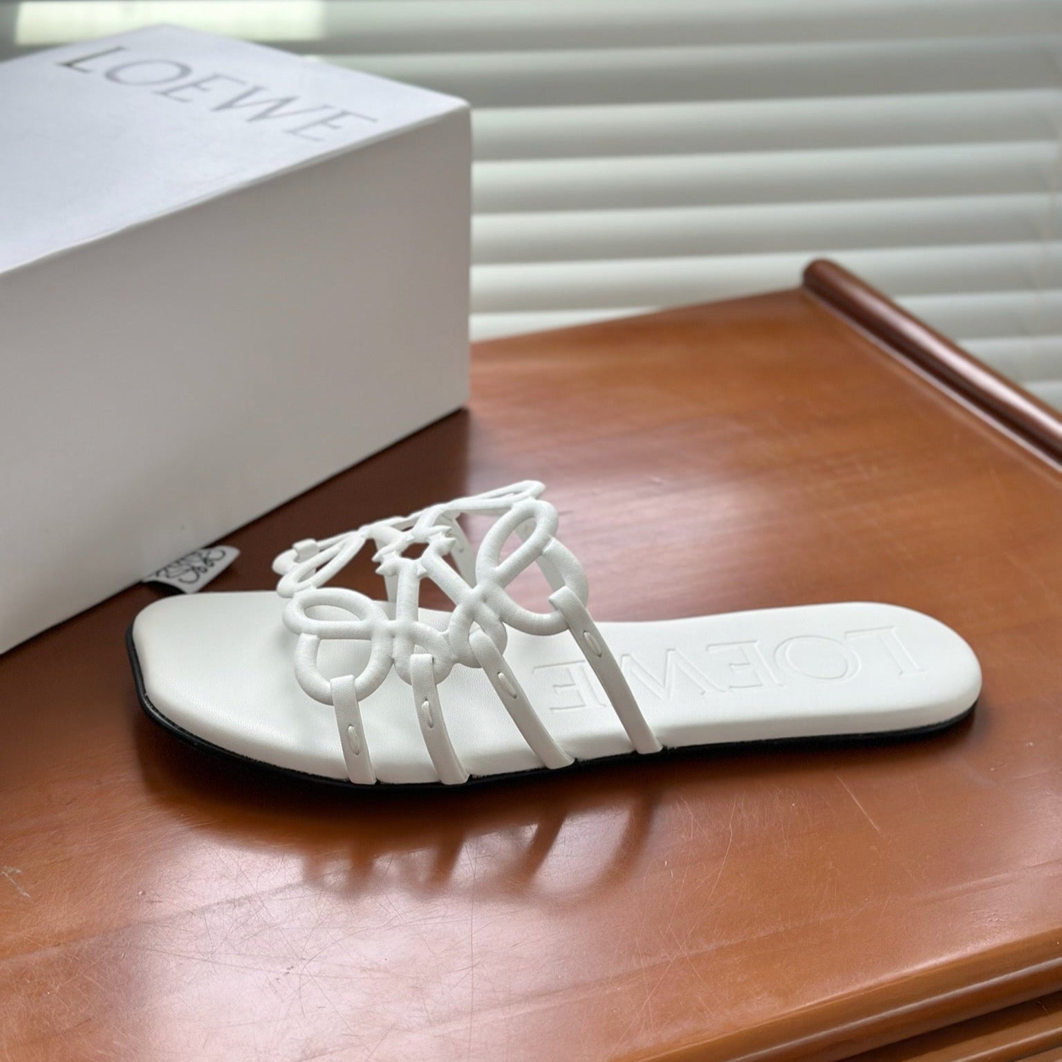 LOEWE - Petal Anagram slide in soft calfskin Blanc - Image 9