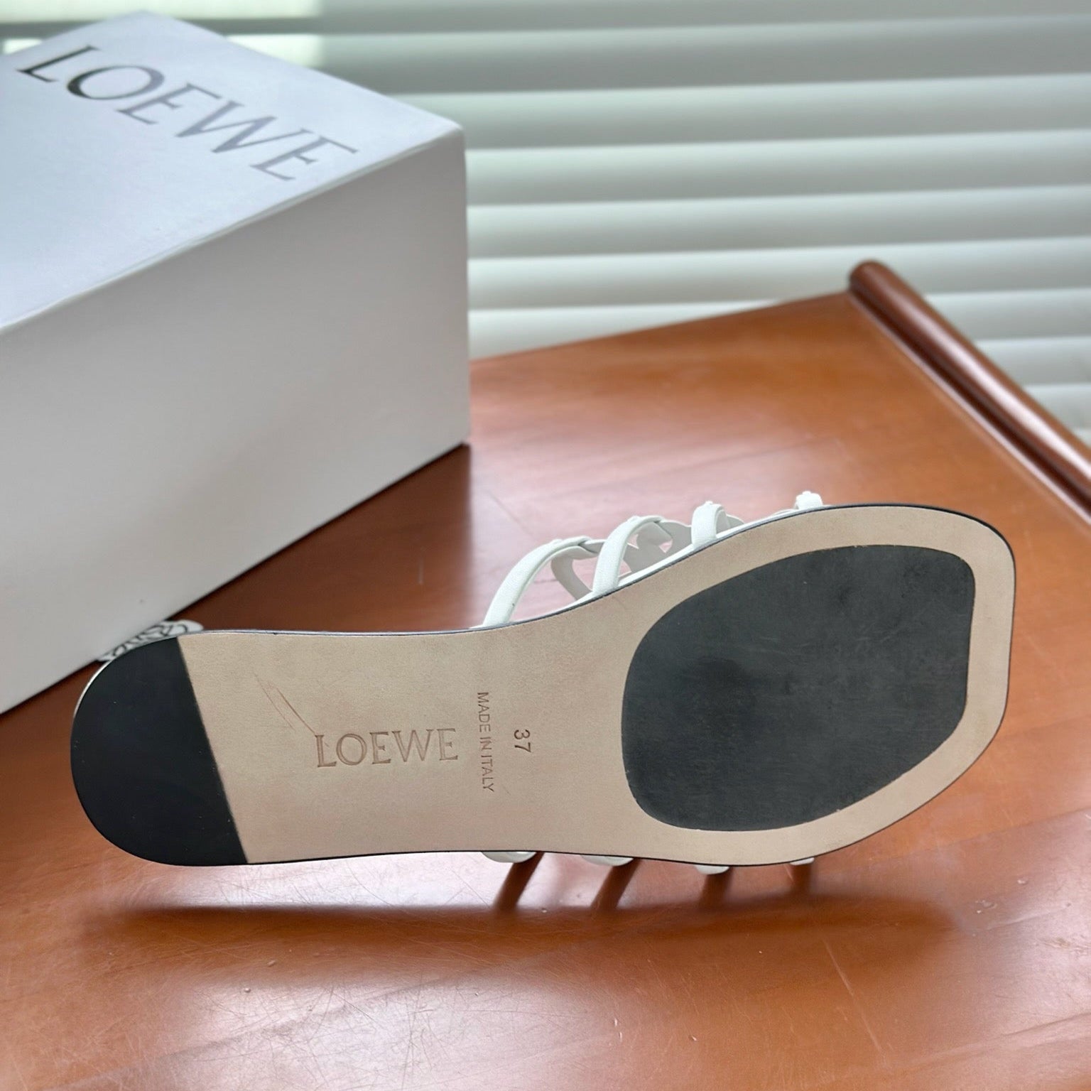 LOEWE - Petal Anagram slide in soft calfskin Blanc - Image 5